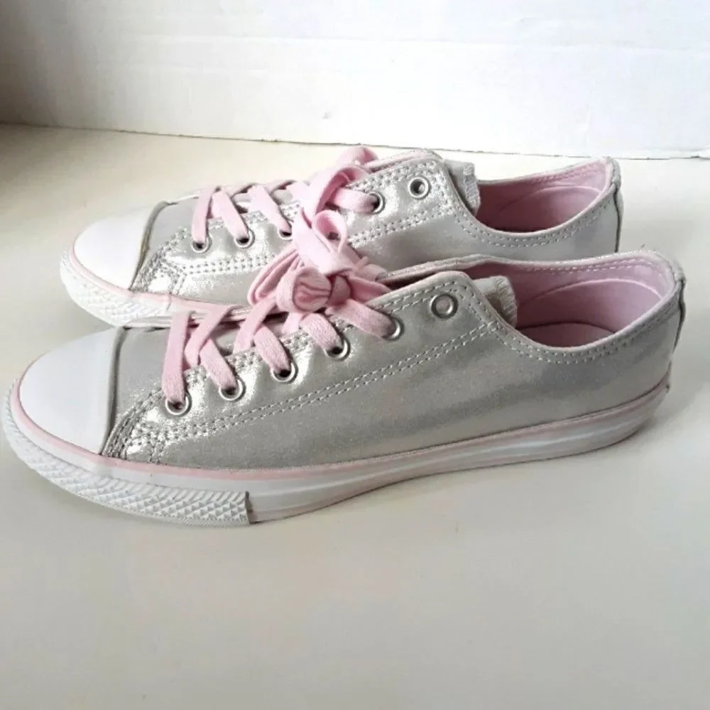 Converse Junior Big Girl Sneaker size 6